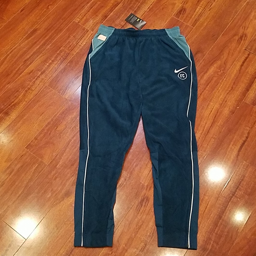 NWT size L Nike soccer fleece pants